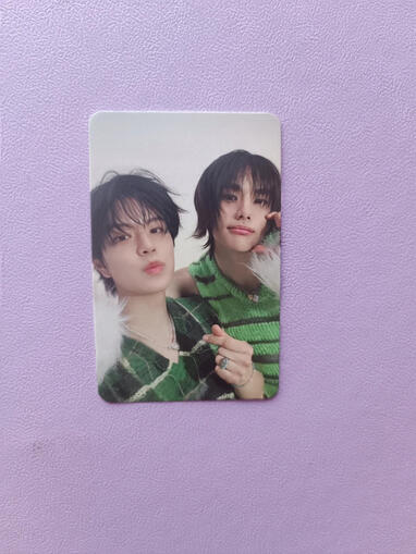 Seungmin &amp; Hyunjin ate photocard