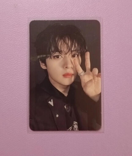 Leeknow / Minho hop photocard