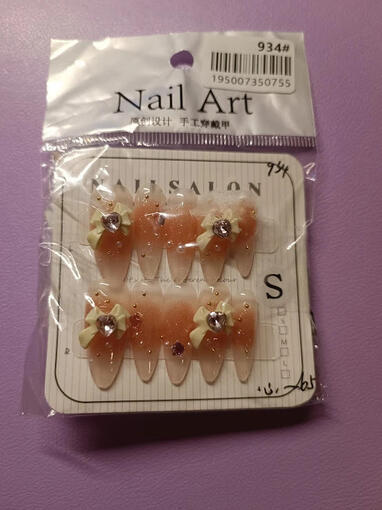 Press on nails